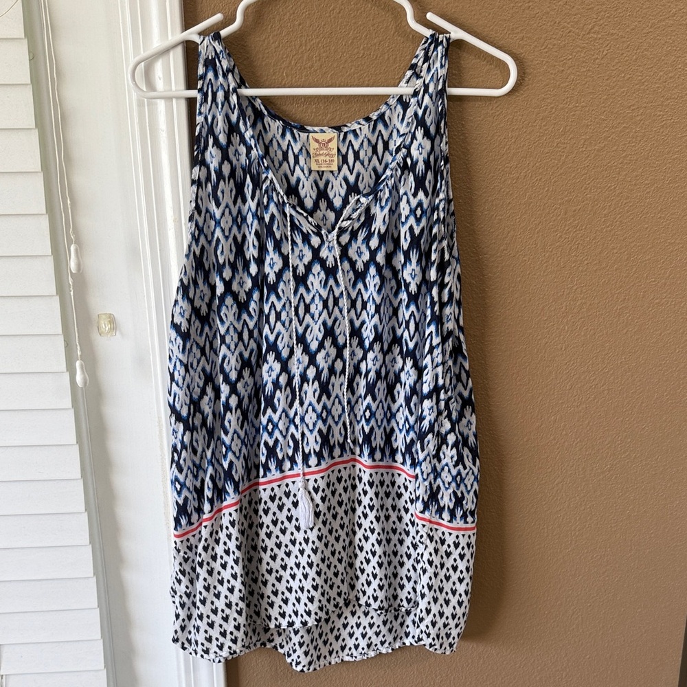 🥳7/$10!! Knox Rose Blue and White Sleeveless Tunic